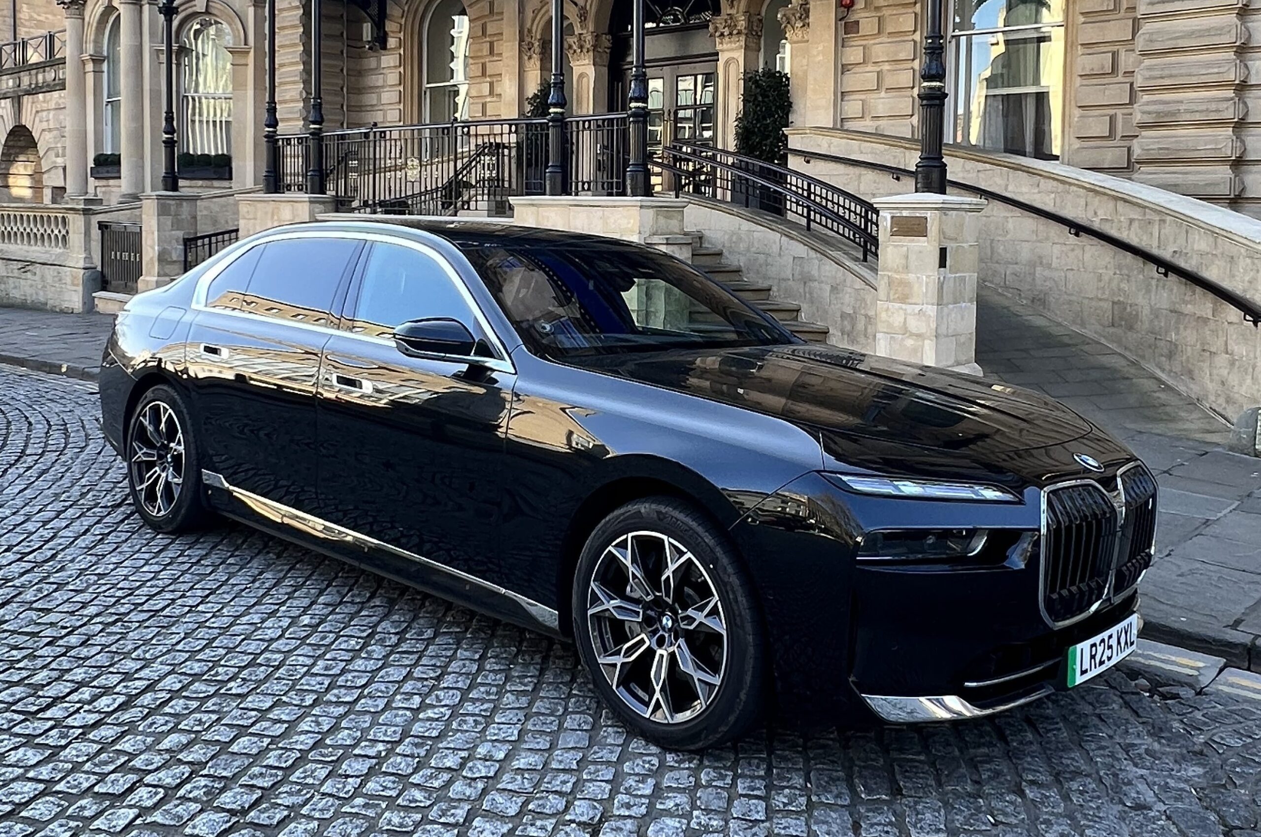 BMW i7 chauffeur car