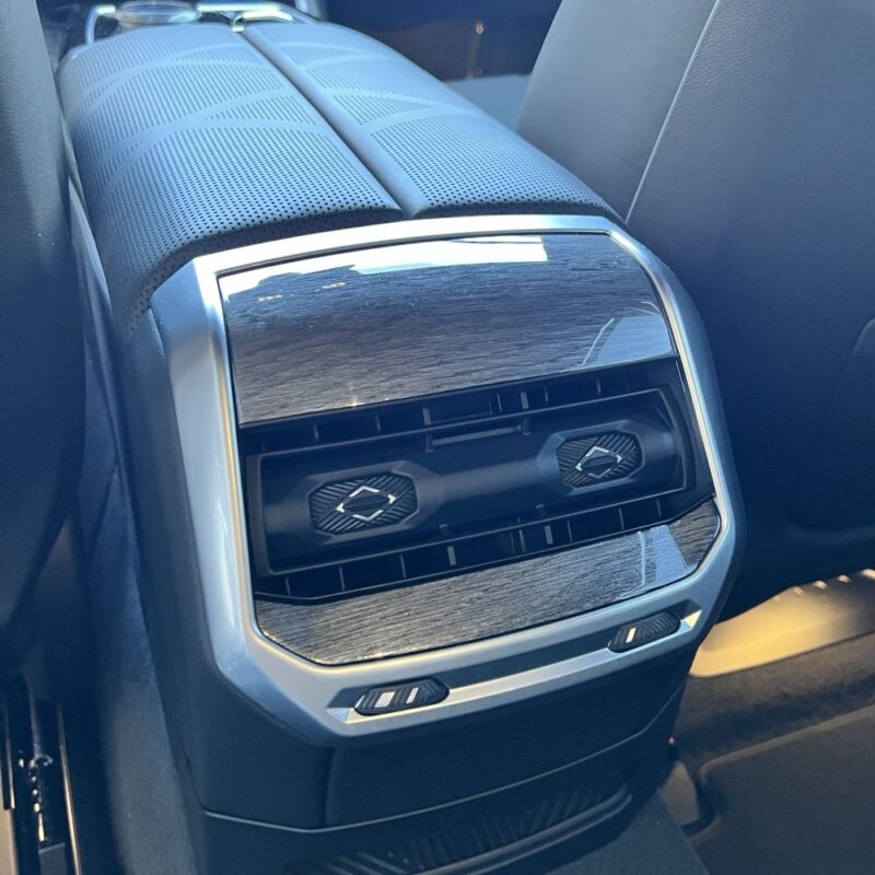 BMW i7 chauffeur car air-condition system